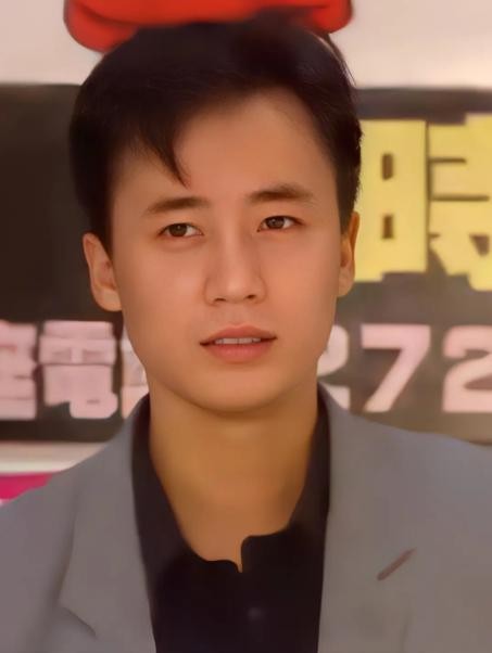 “社恐”周星驰被黑帮围骂15分钟,拒当影圈笑面虎 “社恐”周星驰被黑帮围骂15分钟,拒当影圈笑面虎